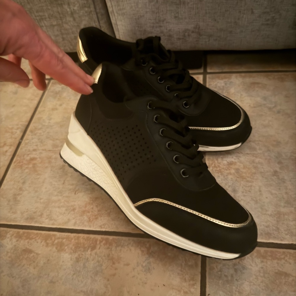 Elegant Black and Gold Women's Platform Sneakers